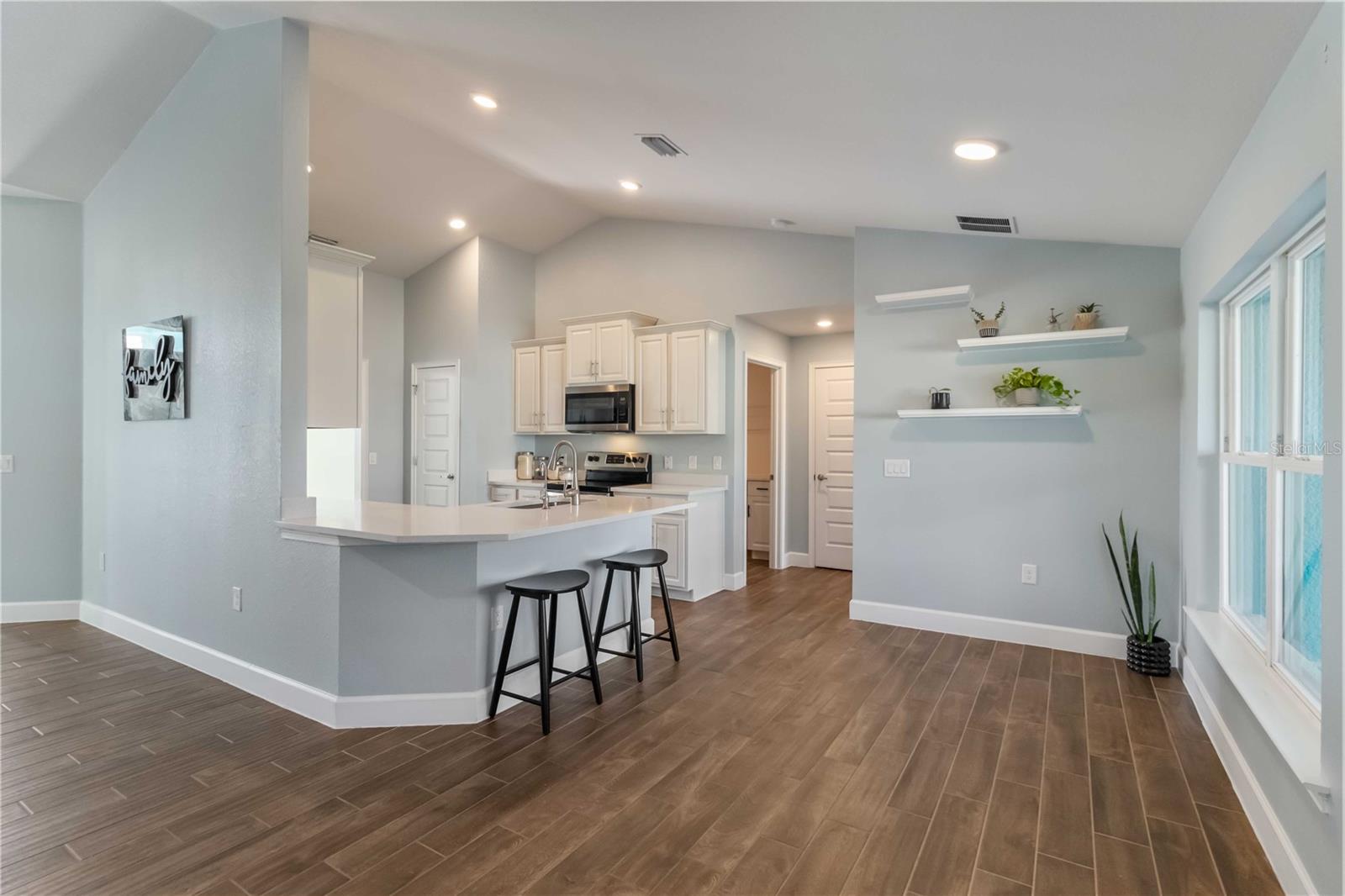 Image 18 of 60 For 364 Garden Road