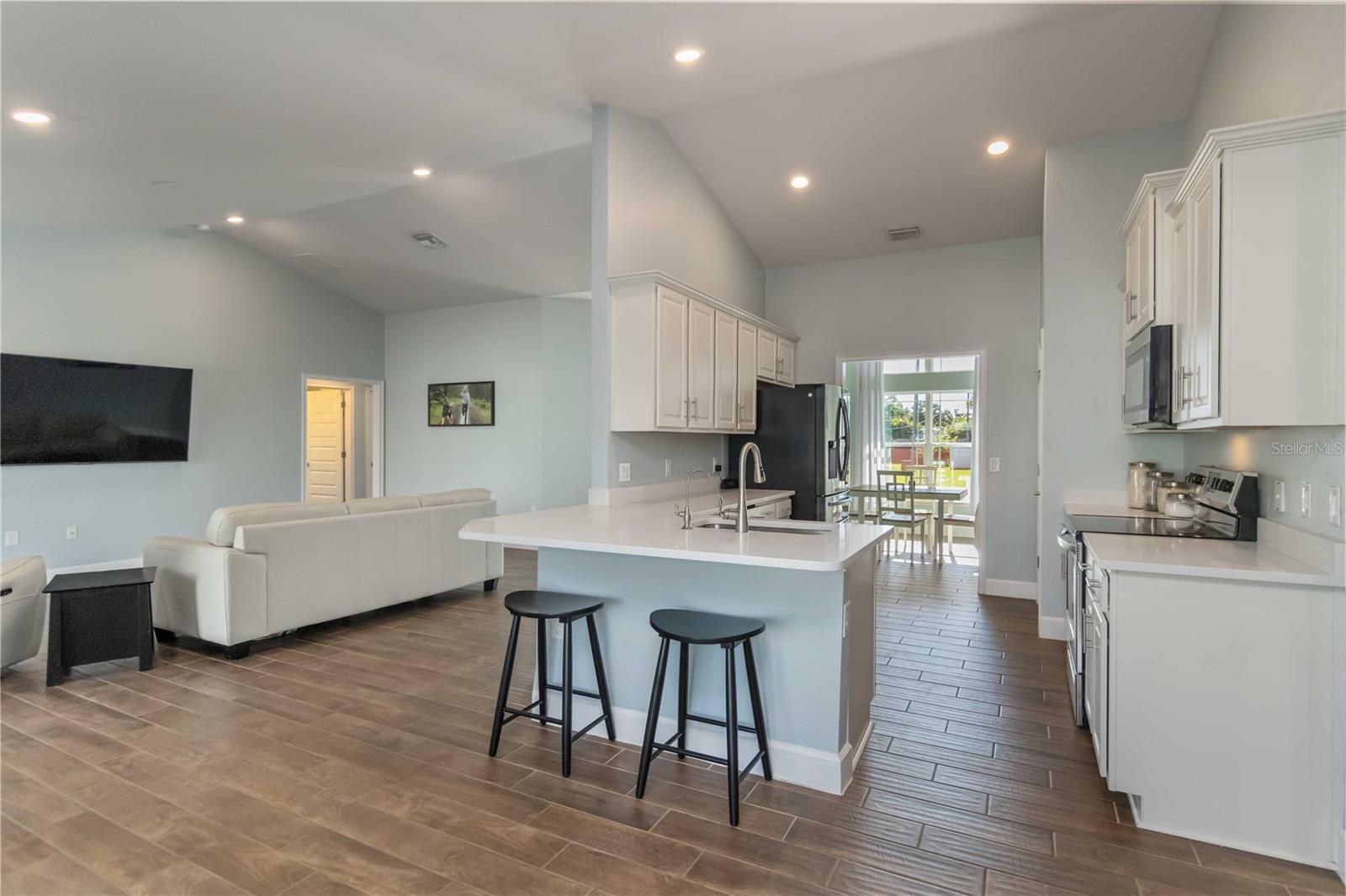 Image 19 of 60 For 364 Garden Road