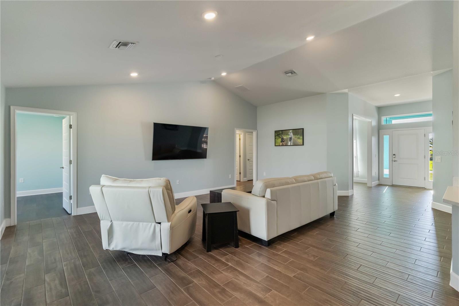 Image 21 of 60 For 364 Garden Road