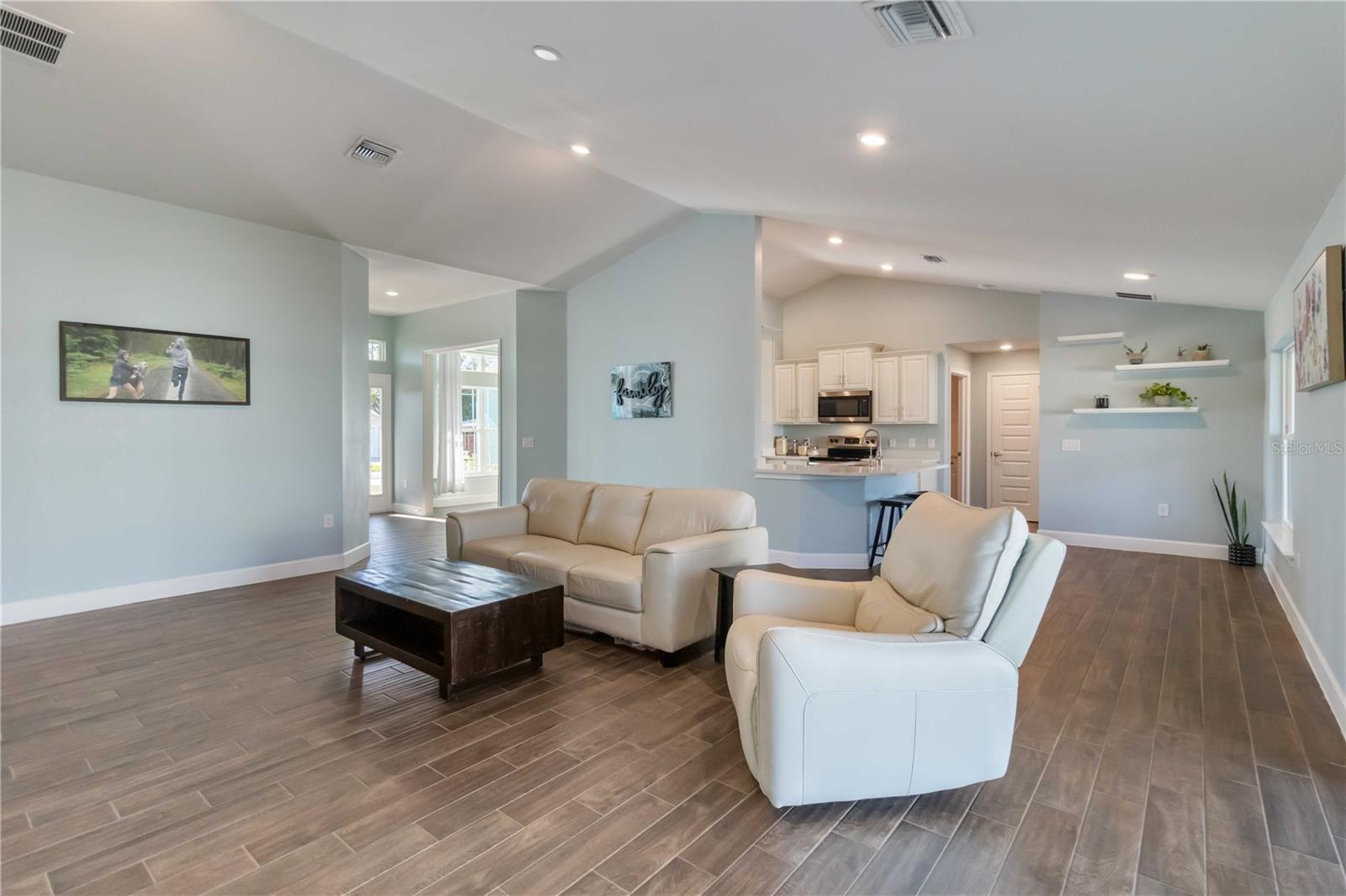 Image 22 of 60 For 364 Garden Road