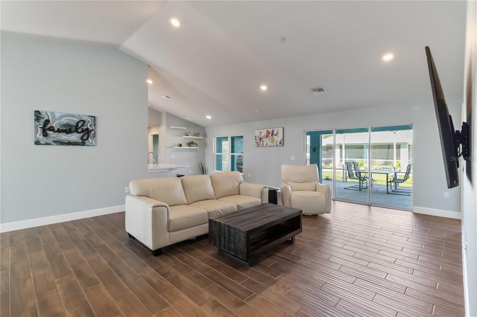 Image 23 of 60 For 364 Garden Road