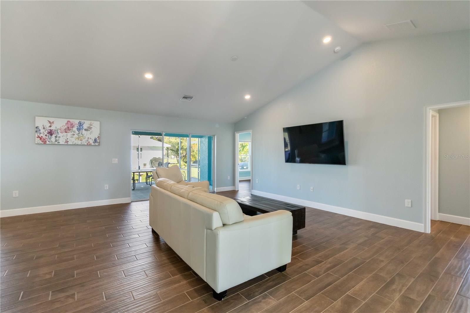 Image 24 of 60 For 364 Garden Road