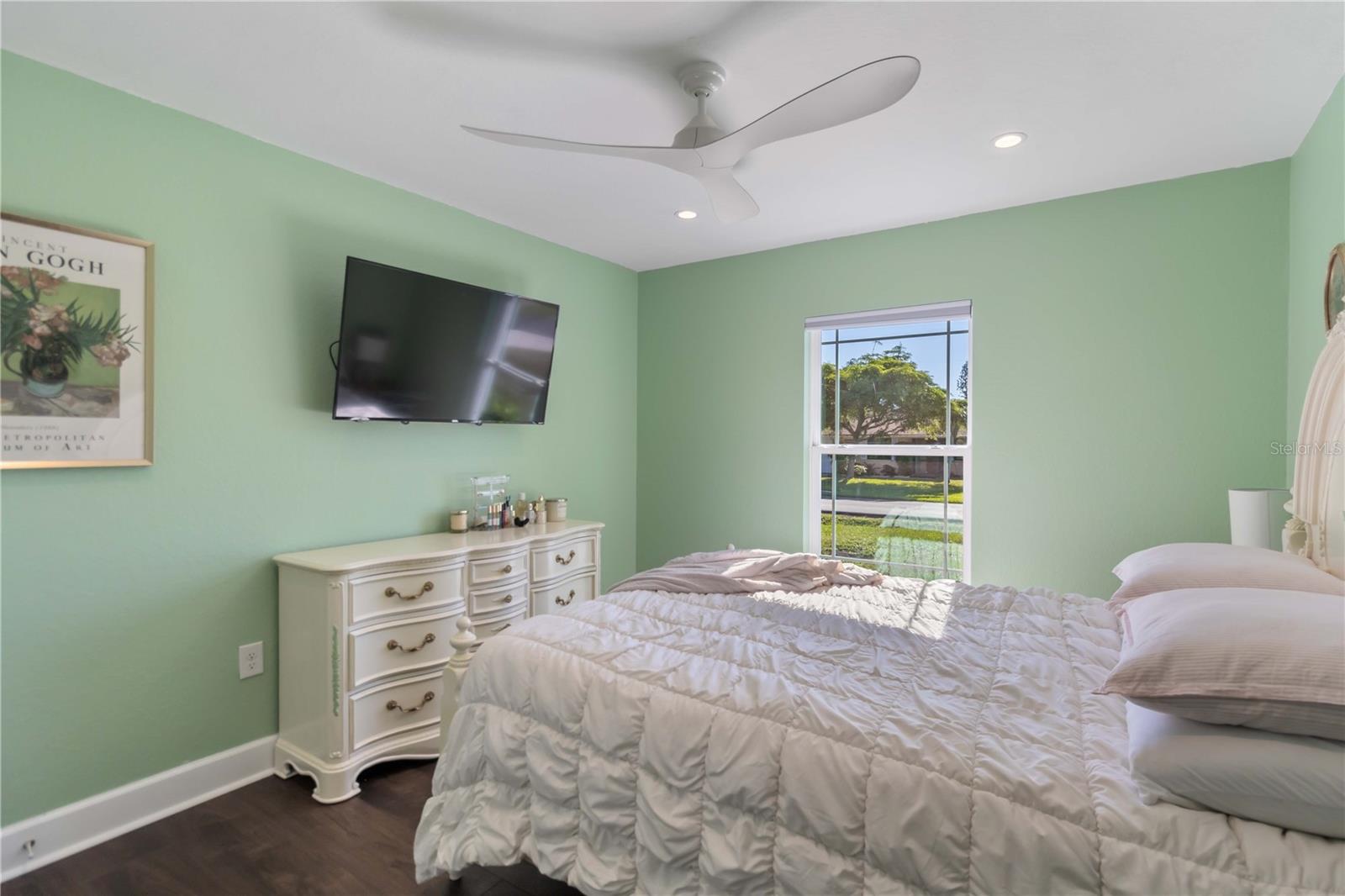 Image 25 of 60 For 364 Garden Road