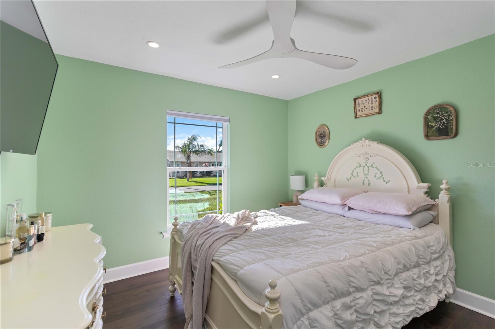 Image 26 of 60 For 364 Garden Road