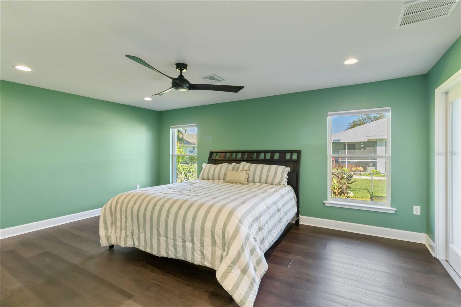 Image 35 of 60 For 364 Garden Road