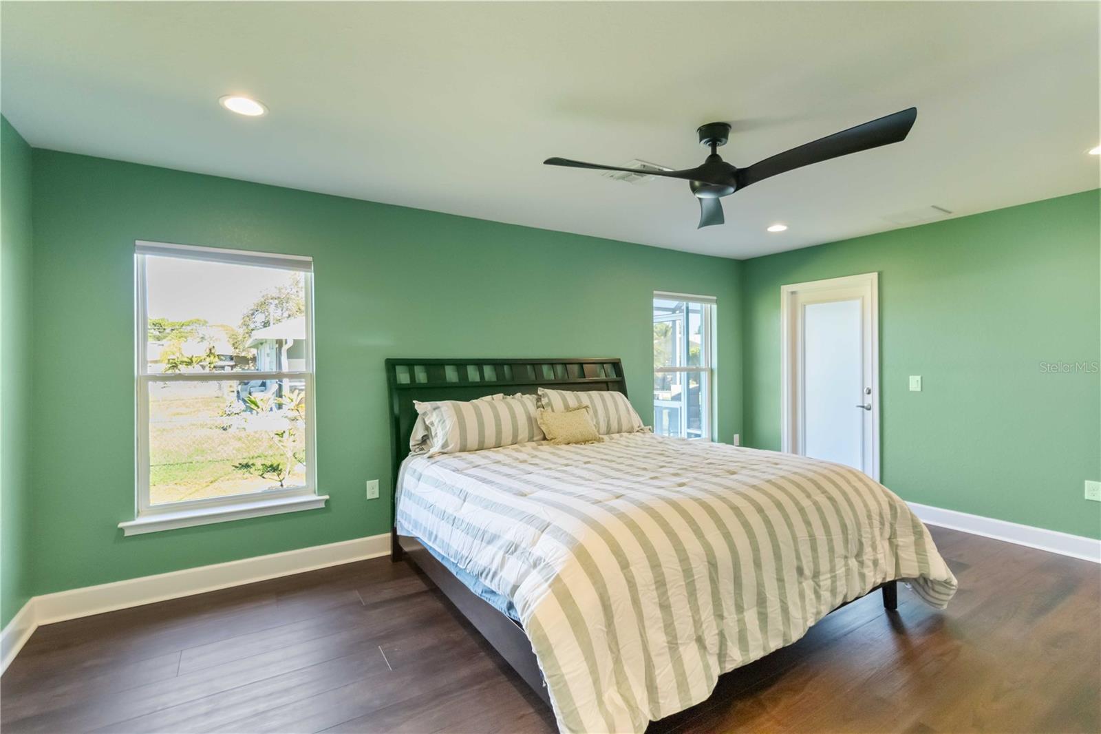 Image 36 of 60 For 364 Garden Road