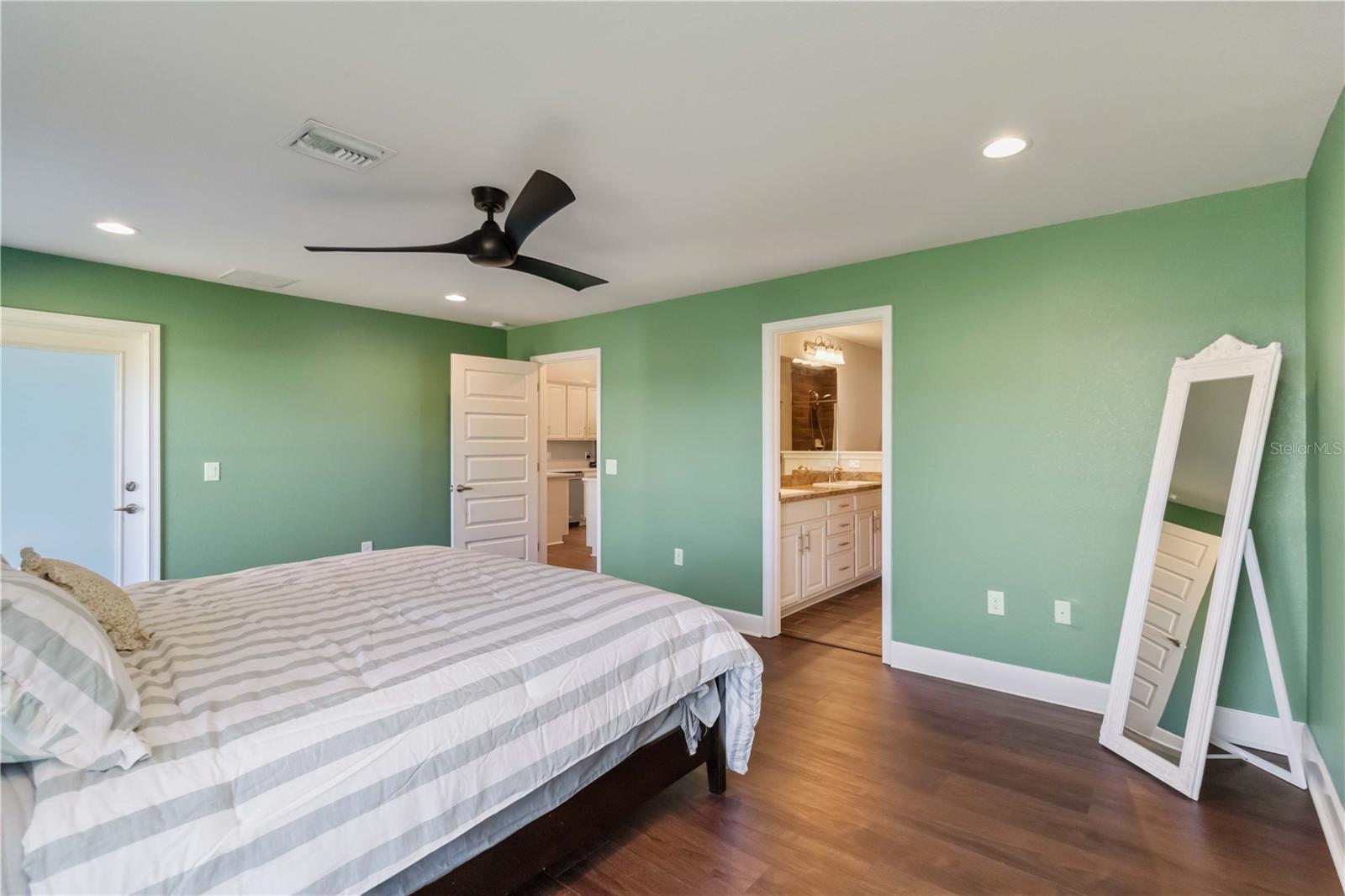 Image 37 of 60 For 364 Garden Road