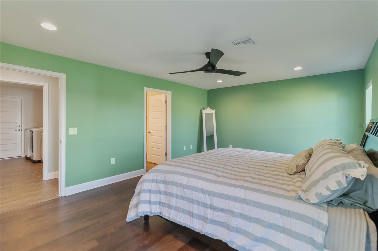 Image 38 of 60 For 364 Garden Road