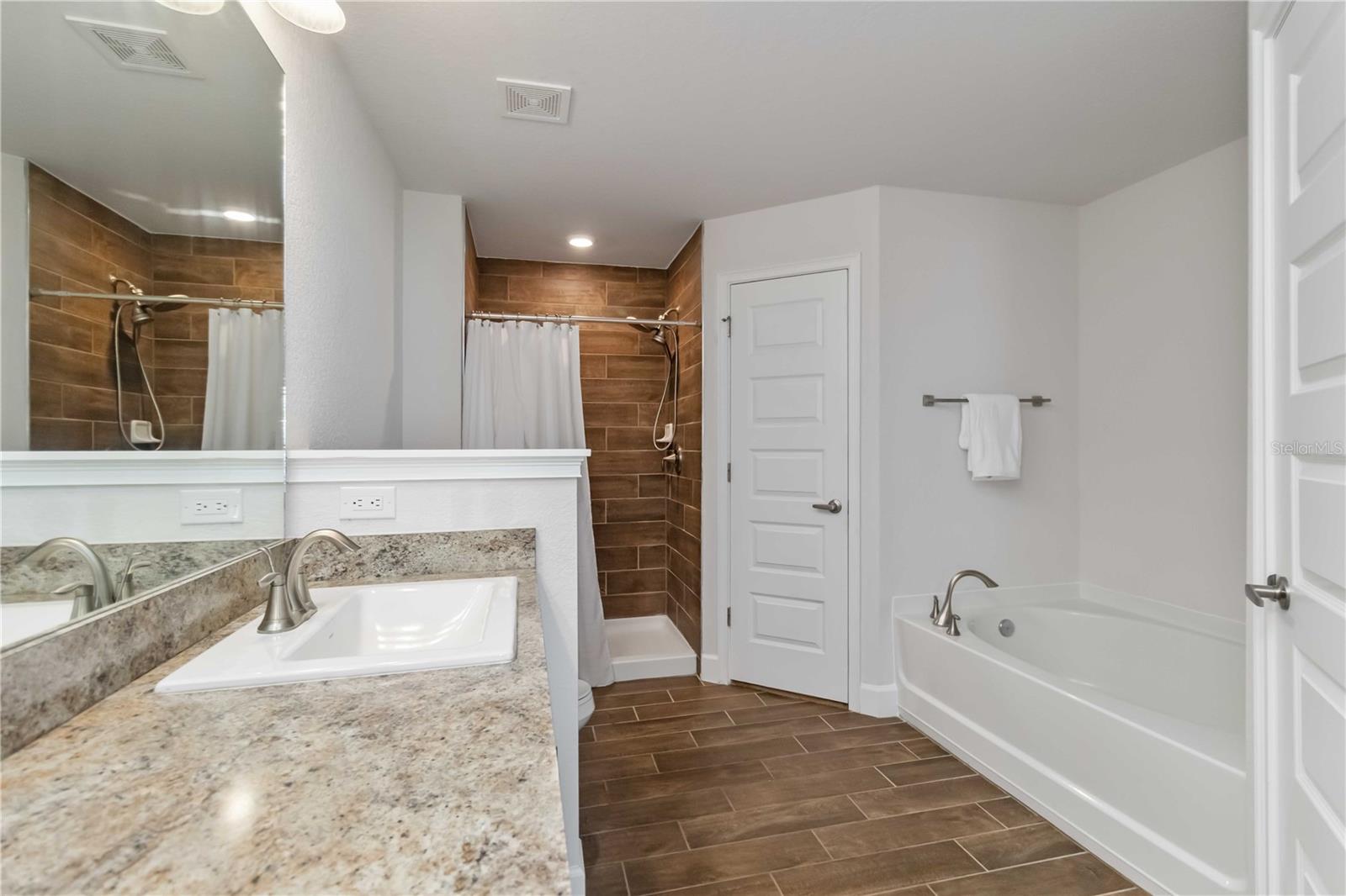 Image 39 of 60 For 364 Garden Road