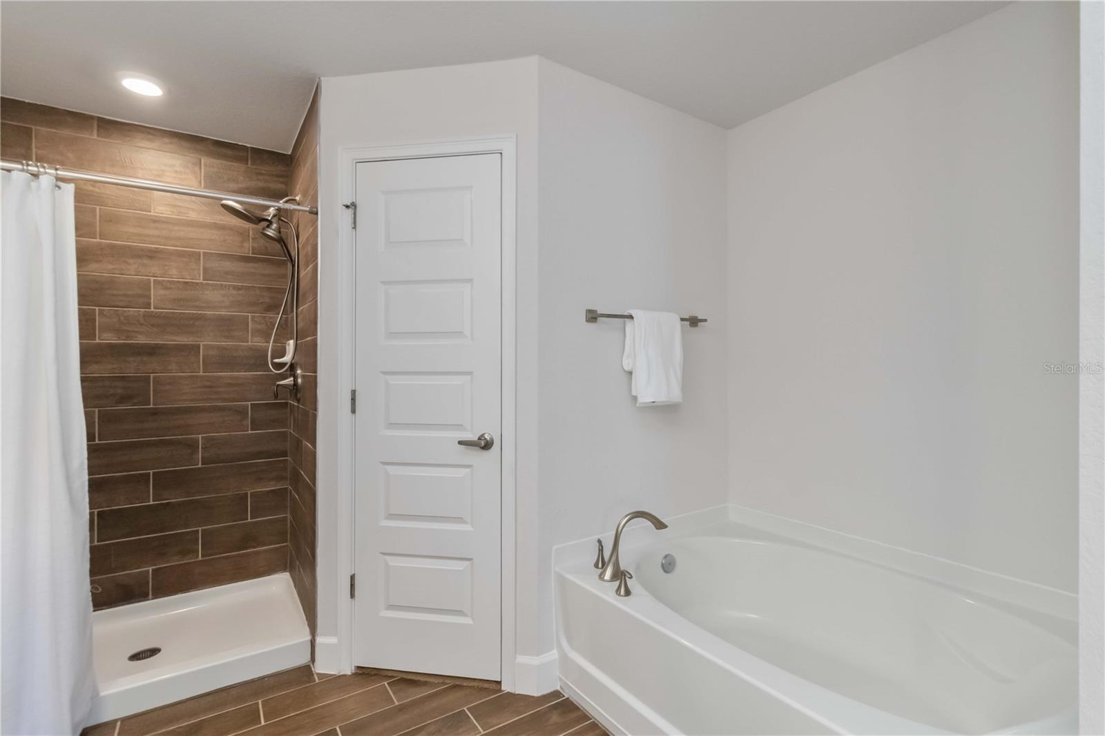 Image 41 of 60 For 364 Garden Road