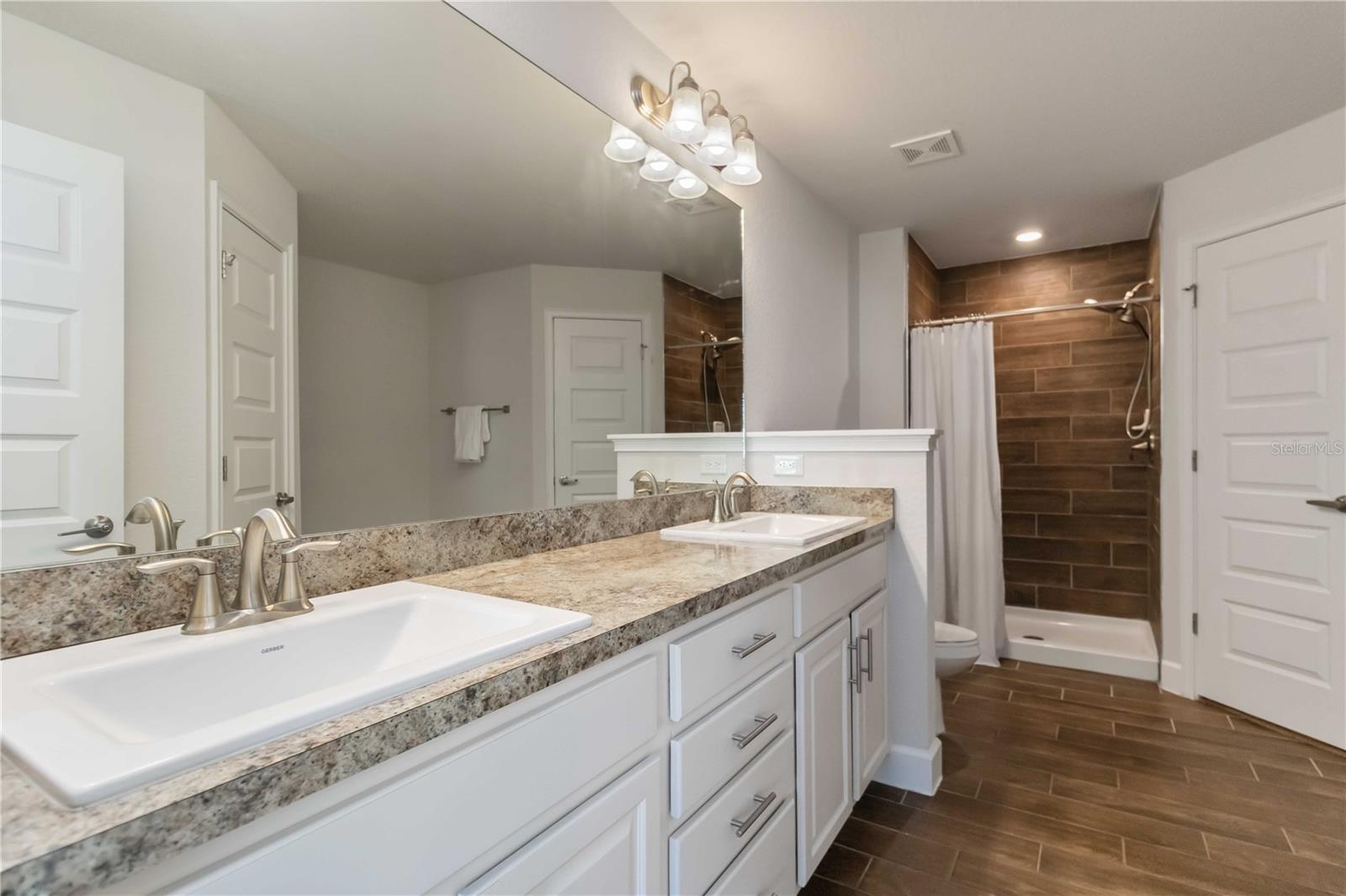 Image 42 of 60 For 364 Garden Road