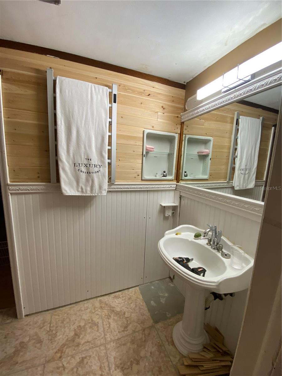 Listing photo id 25 for 10401 Alice M Court