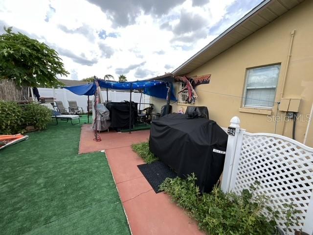 Listing photo id 2 for 10401 Alice M Court