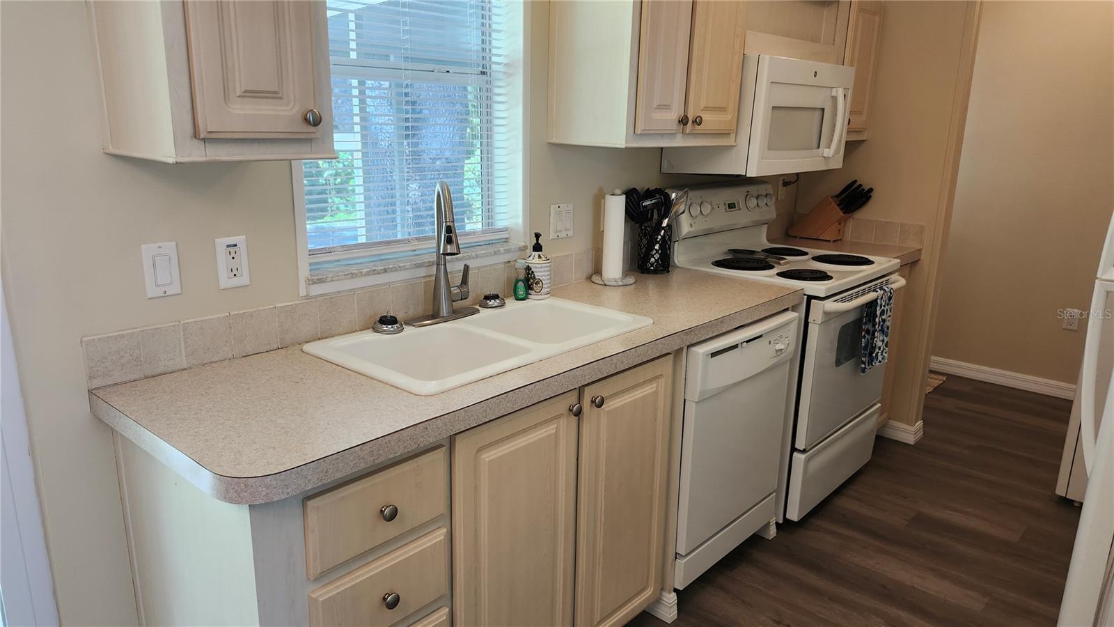 Image 4 of 21 For 3308 Anastasia Place