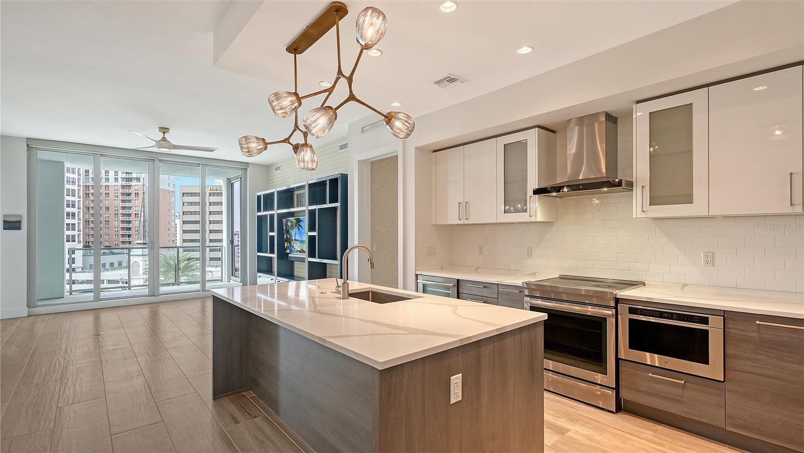 Image 3 of 78 For 111 Pineapple Avenue 708