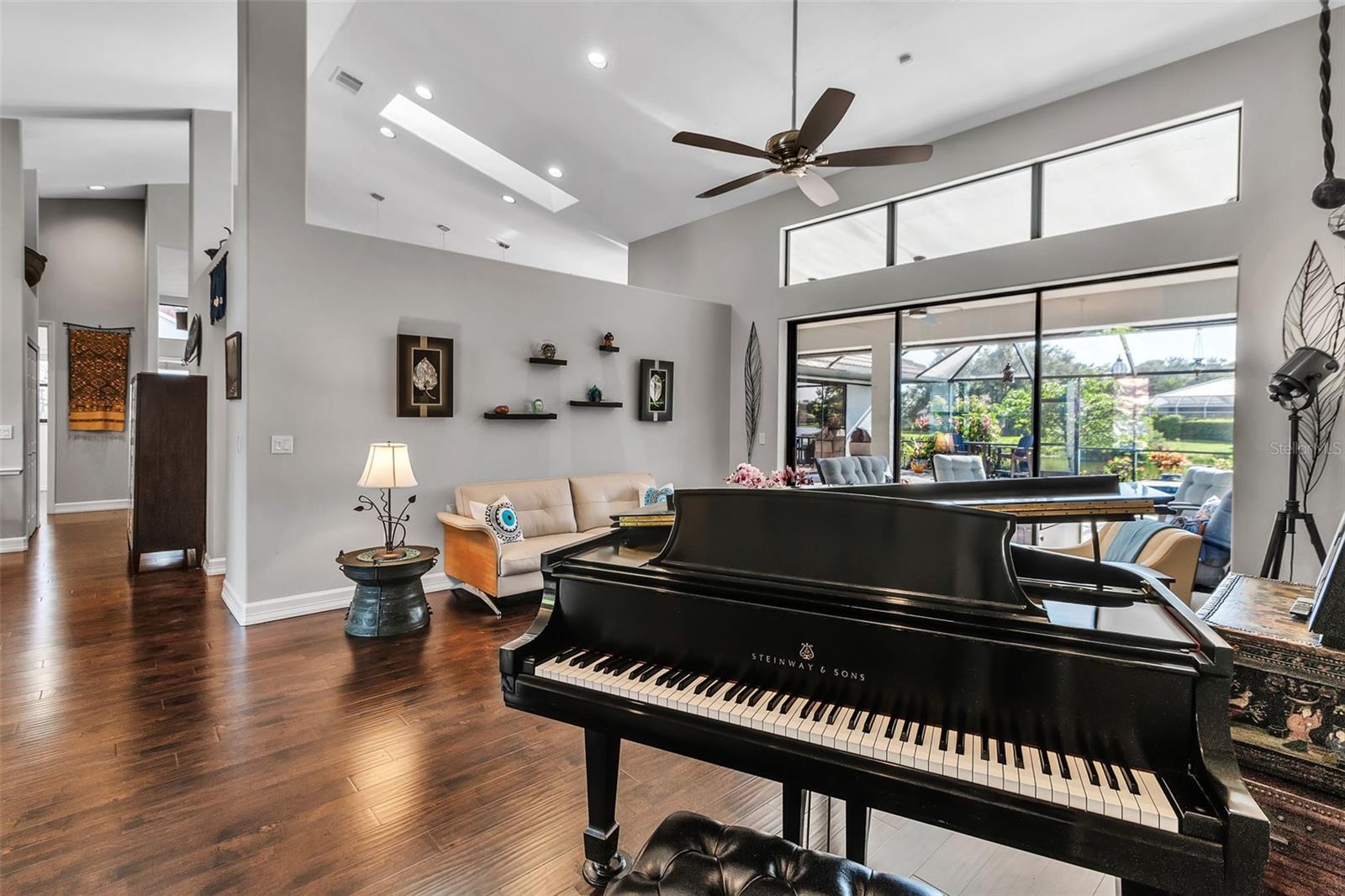 Image 7 of 56 For 8455 Woodbriar Drive