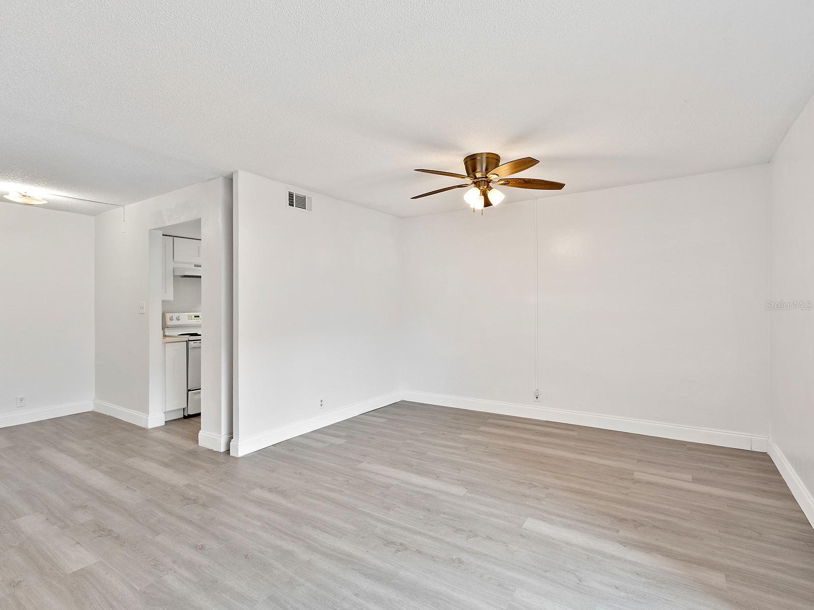 Image 10 of 22 For 2763 Woodgate Lane 101