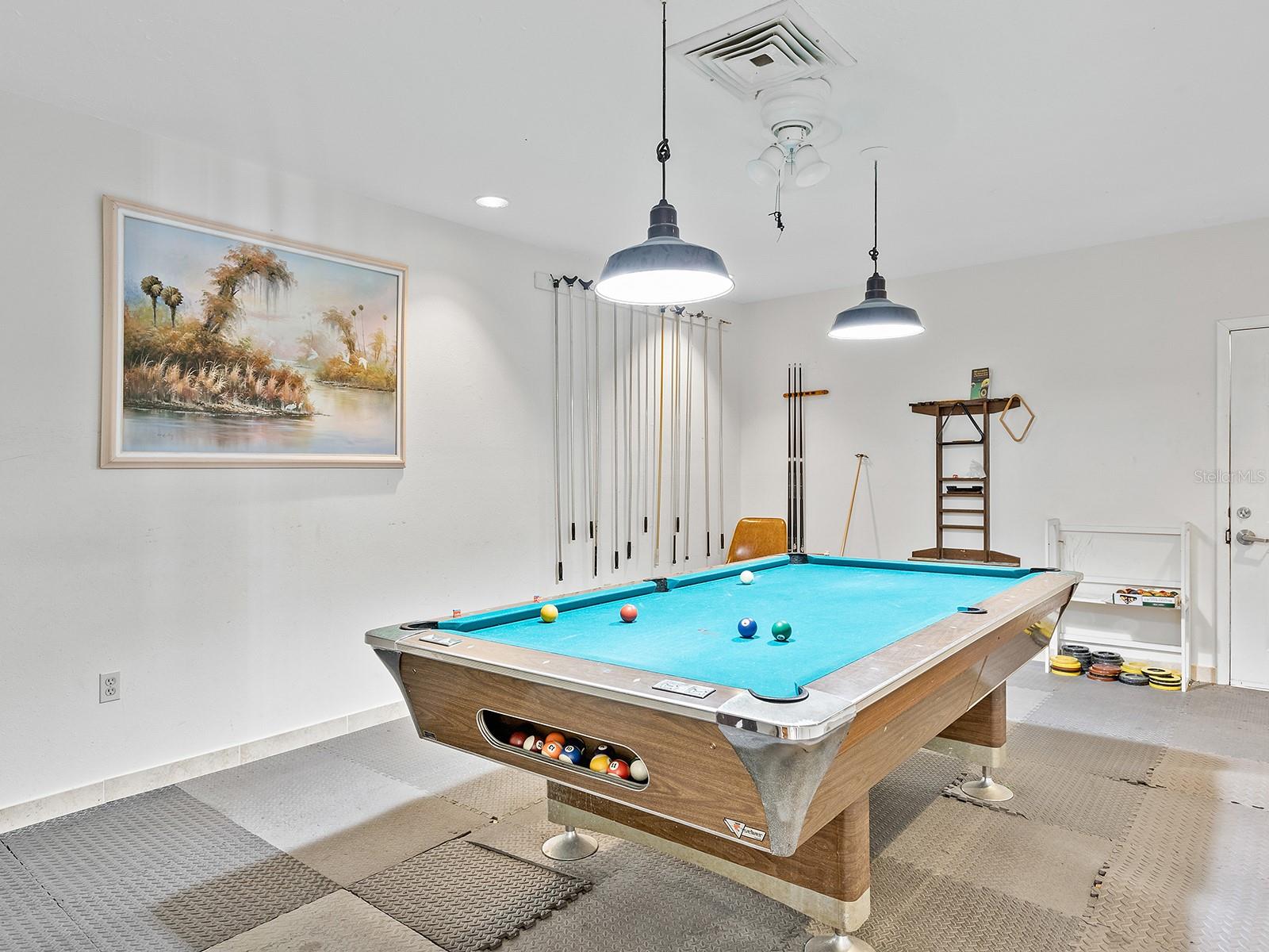 Image 15 of 22 For 2763 Woodgate Lane 101