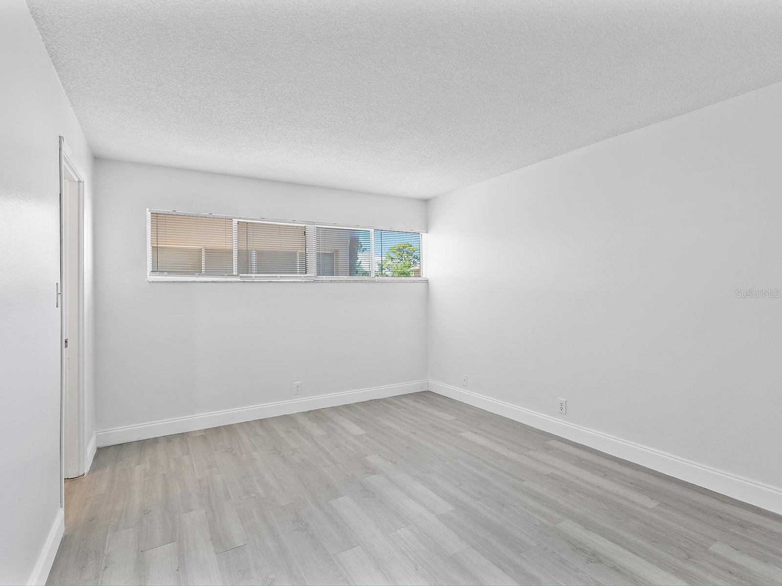 Image 5 of 22 For 2763 Woodgate Lane 101