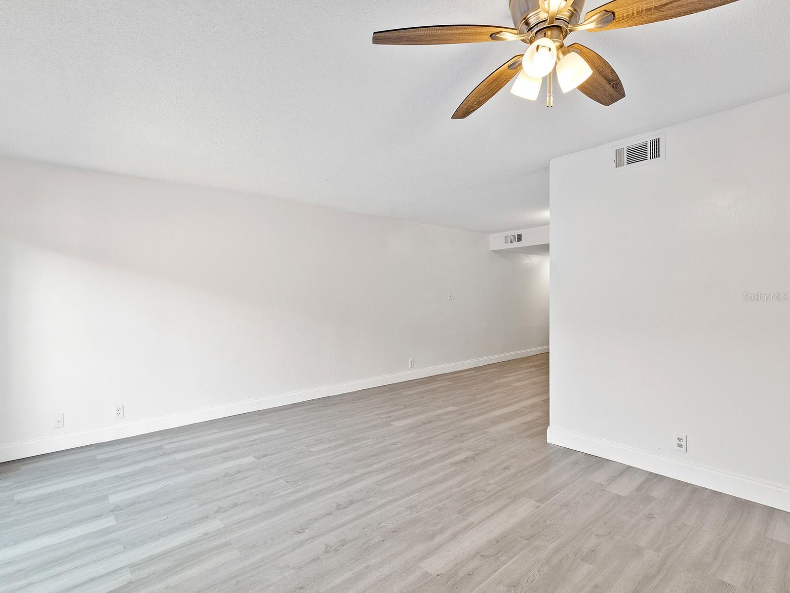 Image 9 of 22 For 2763 Woodgate Lane 101