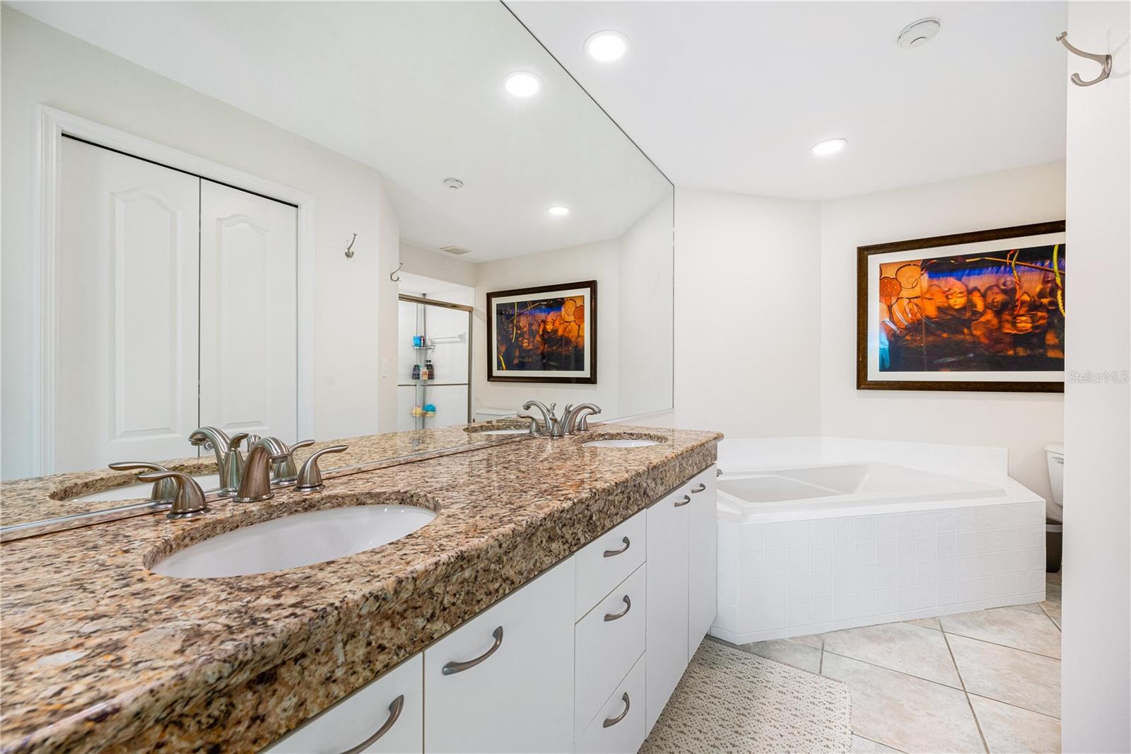 Image 15 of 35 For 862 Hudson Avenue 862