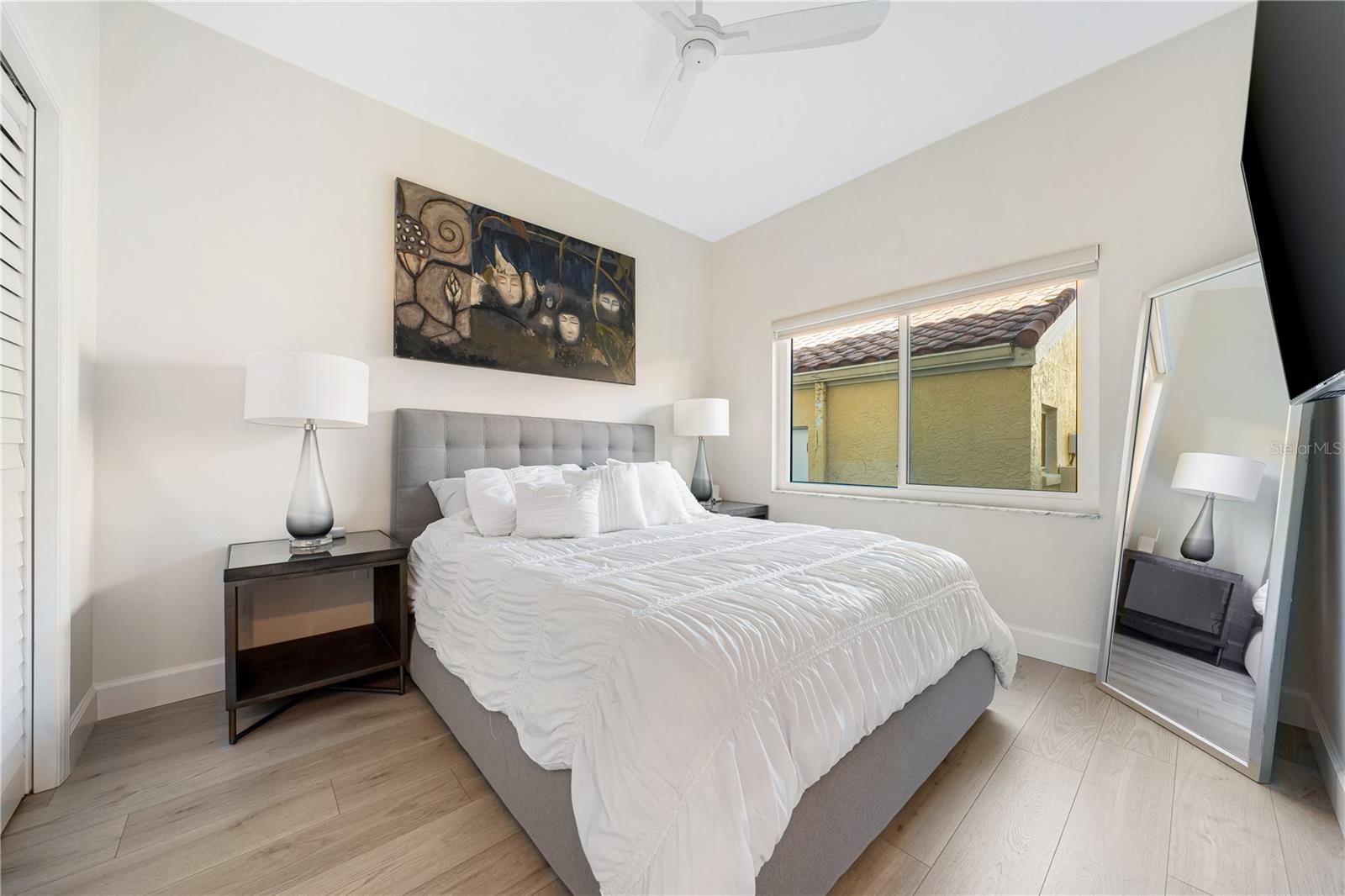 Image 18 of 35 For 862 Hudson Avenue 862