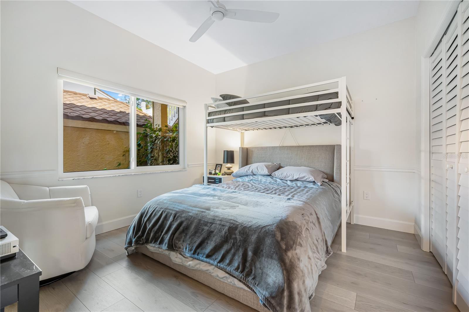 Image 19 of 35 For 862 Hudson Avenue 862