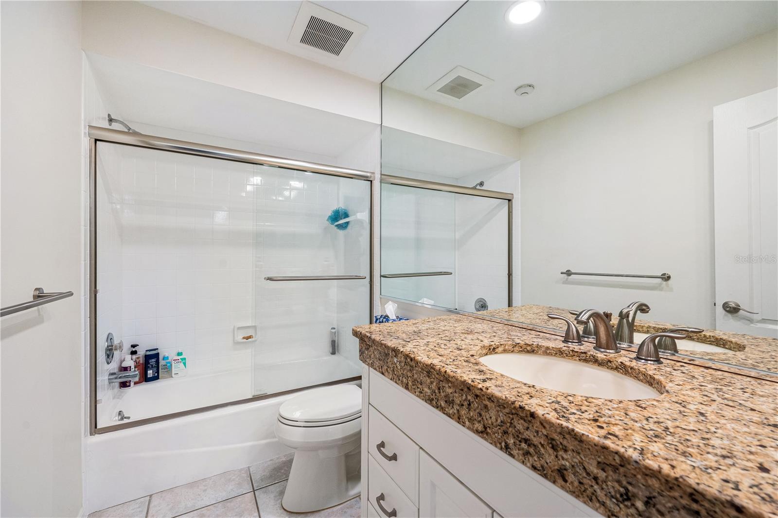 Image 21 of 35 For 862 Hudson Avenue 862