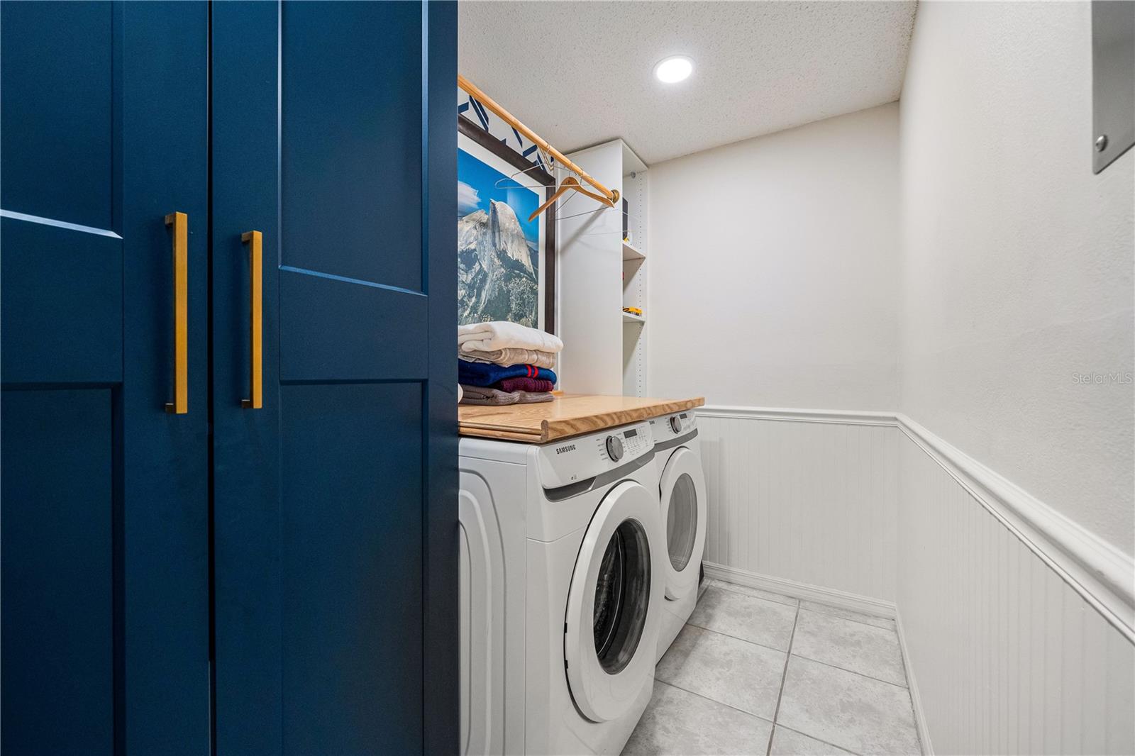 Image 22 of 35 For 862 Hudson Avenue 862