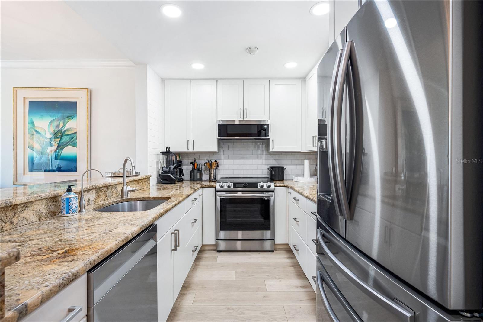 Image 6 of 35 For 862 Hudson Avenue 862