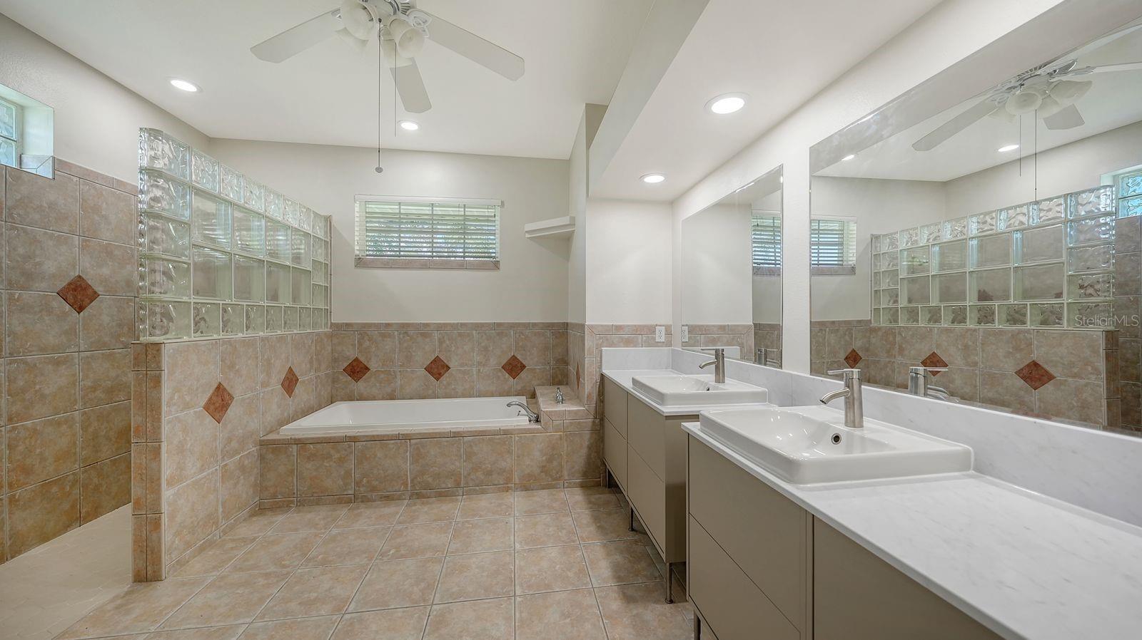 Image 14 of 32 For 2558 Waterview Court