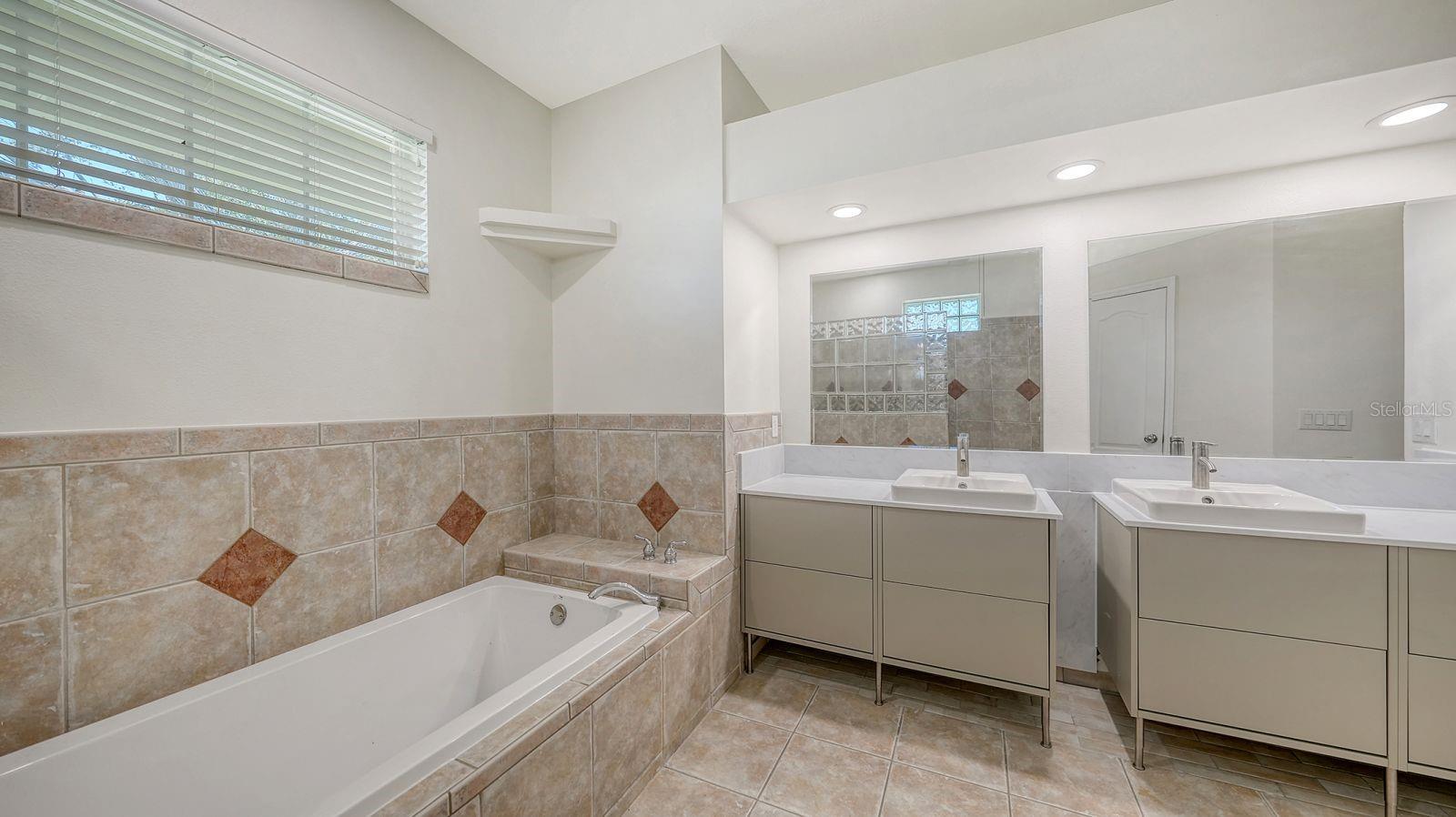 Image 16 of 32 For 2558 Waterview Court