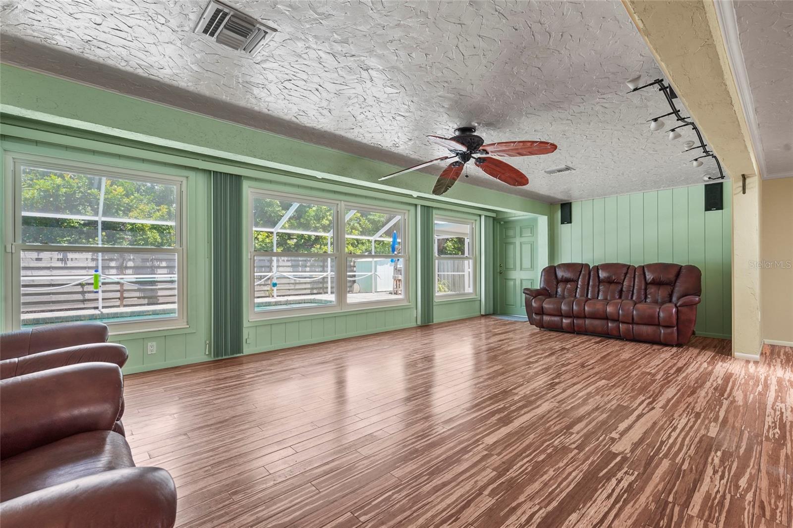 Image 32 of 67 For 2521 Clipper Ship Way