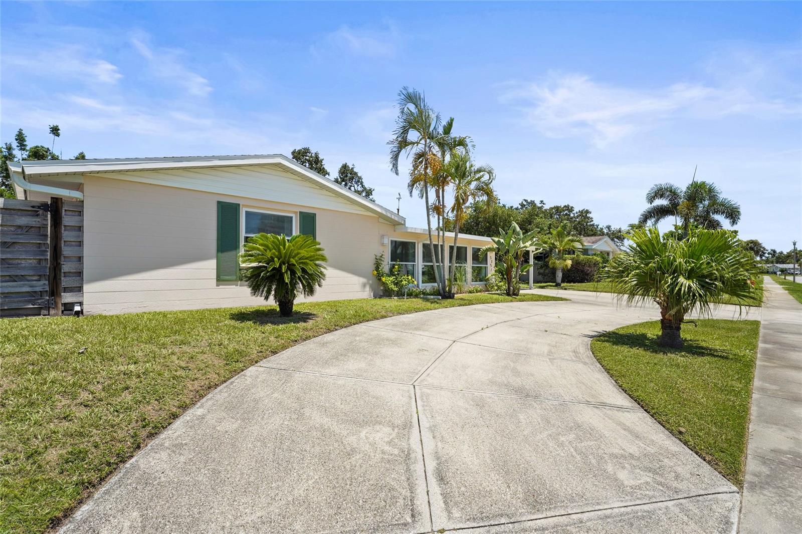 Image 4 of 67 For 2521 Clipper Ship Way