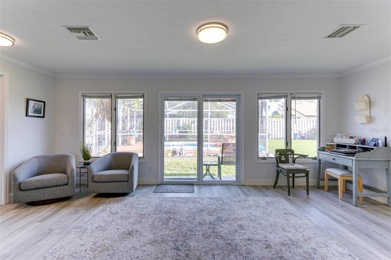 Image 13 of 34 For 6993 Easton Court