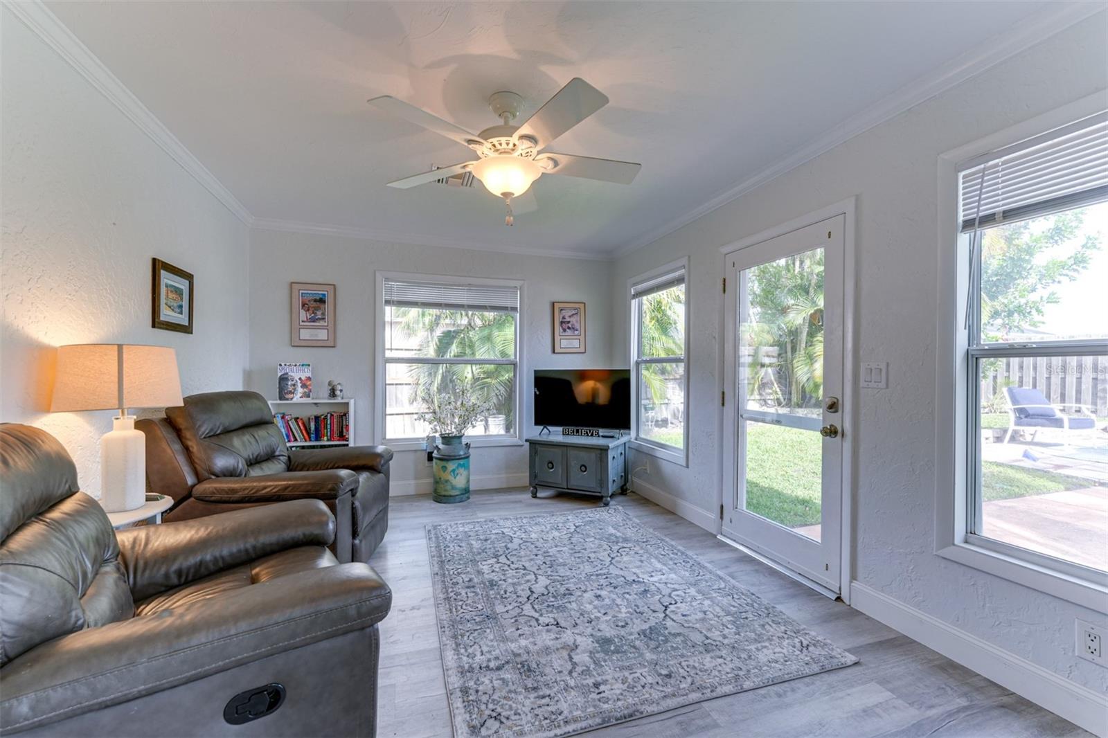 Image 21 of 34 For 6993 Easton Court