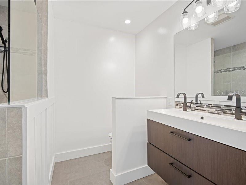 Image 14 of 30 For 444 Dorchester Drive