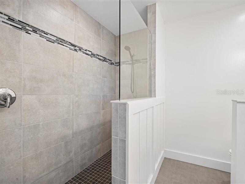 Image 17 of 30 For 444 Dorchester Drive