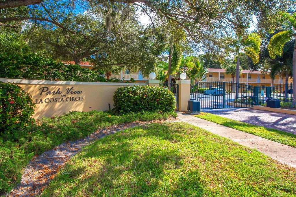 Image 2 of 25 For 924 La Costa Circle 8