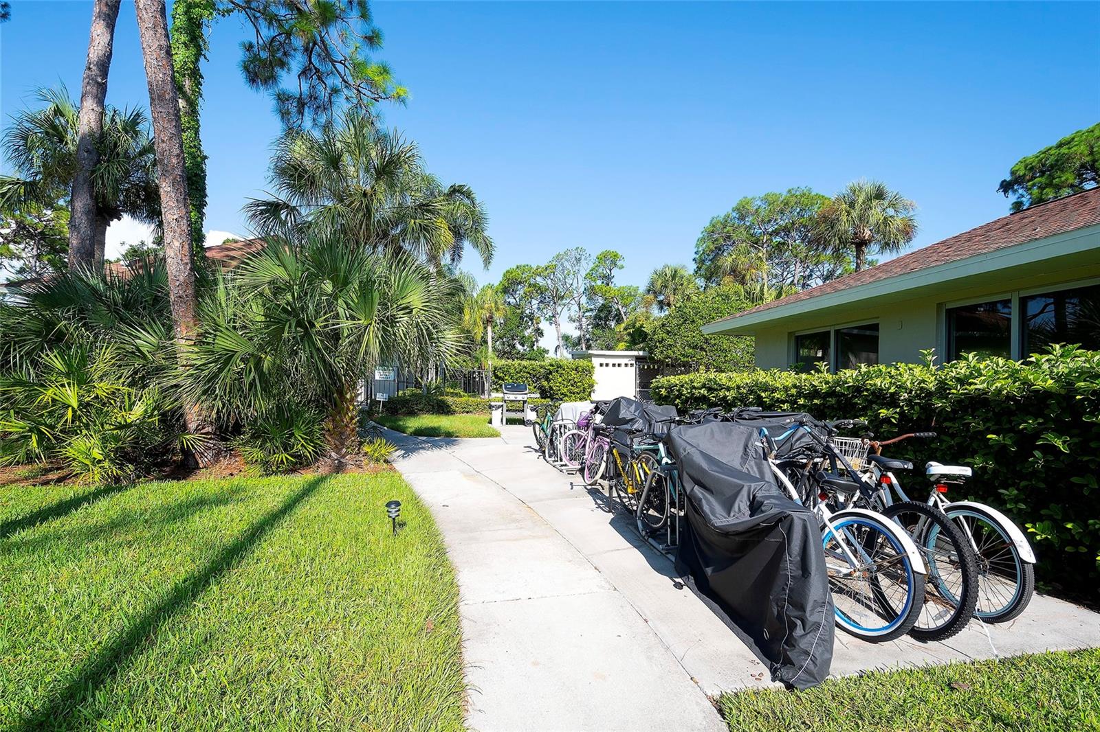Image 22 of 25 For 924 La Costa Circle 8