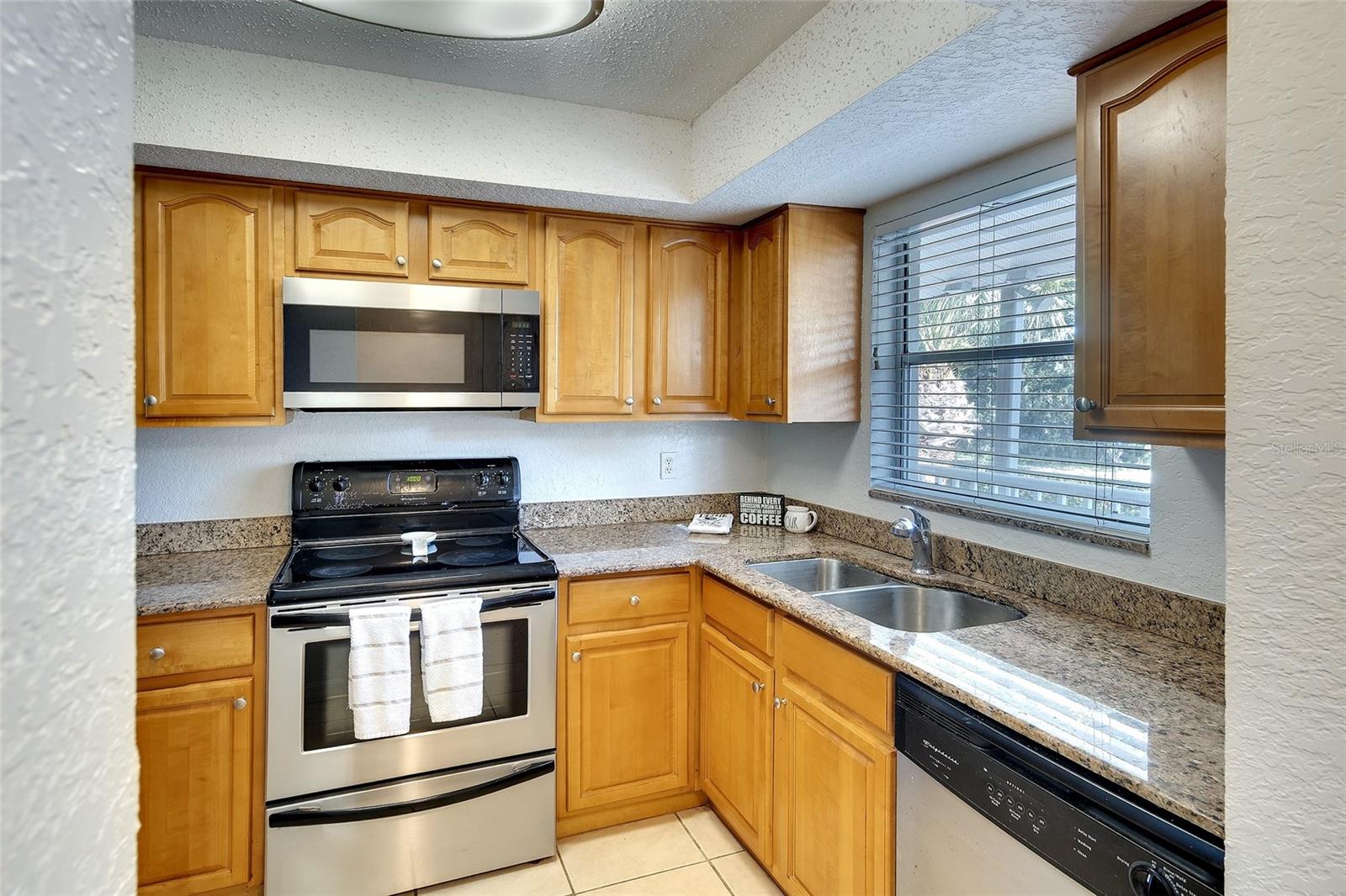 Image 6 of 25 For 924 La Costa Circle 8