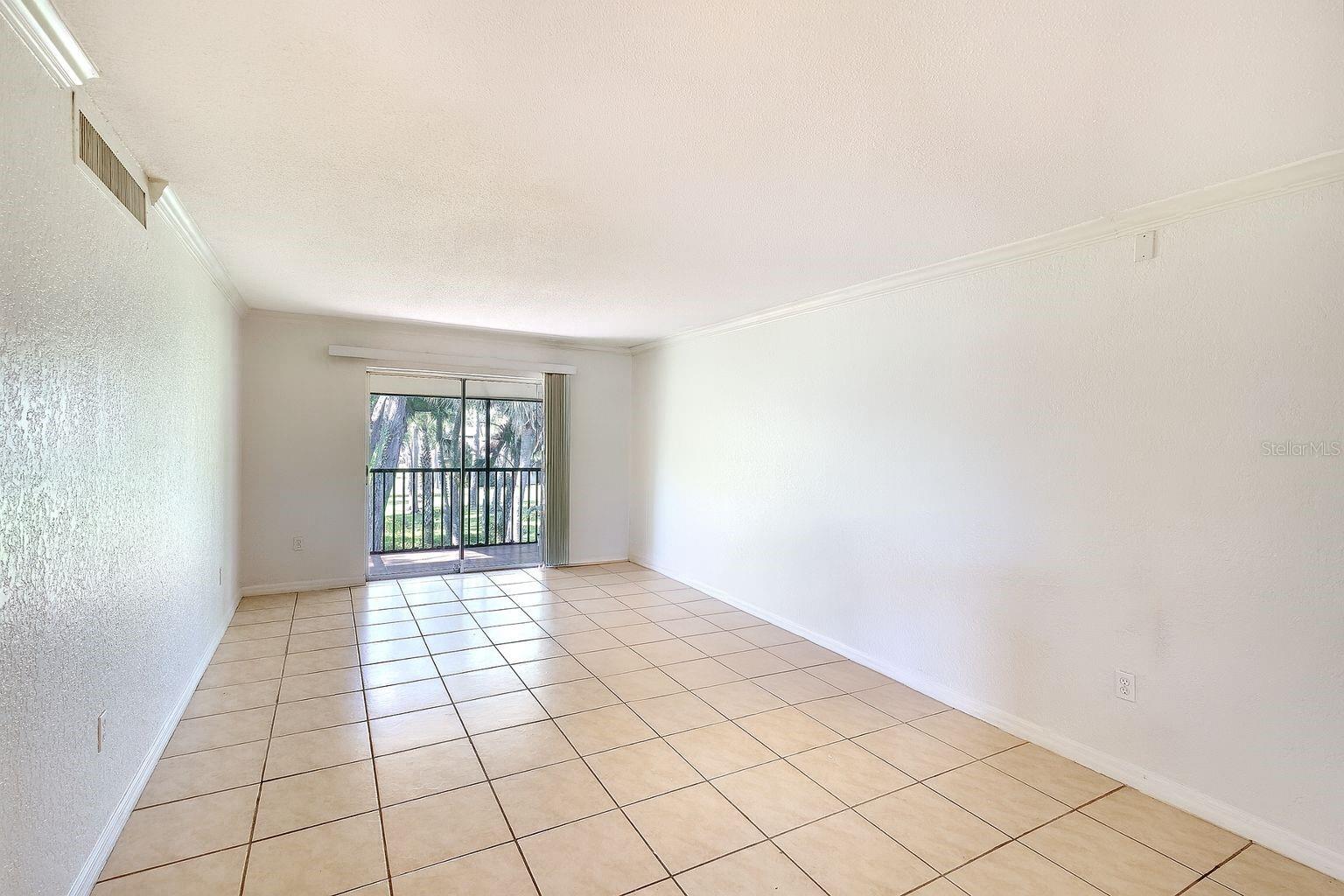 Image 8 of 25 For 924 La Costa Circle 8