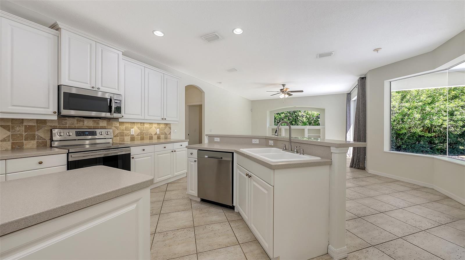 Image 12 of 38 For 4079 Green Tree Avenue