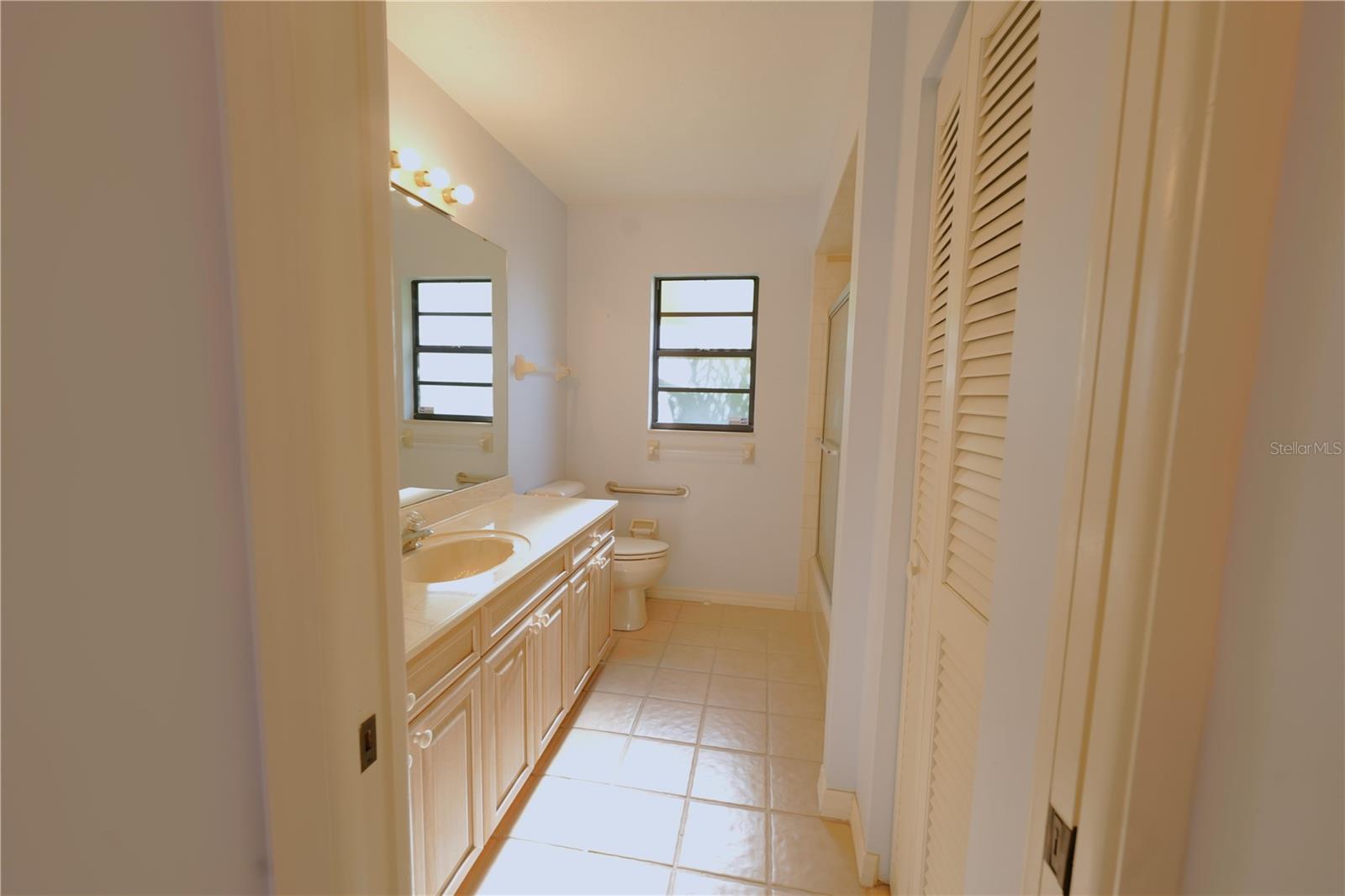 Image 26 of 42 For 5113 19th Avenue W