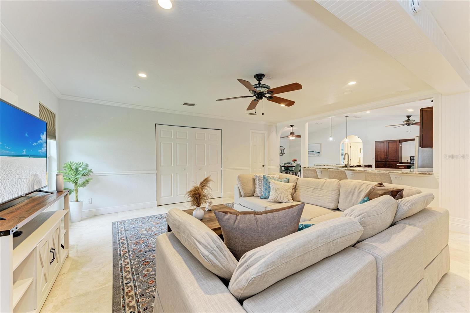 Image 16 of 43 For 6715 12th Avenue Nw