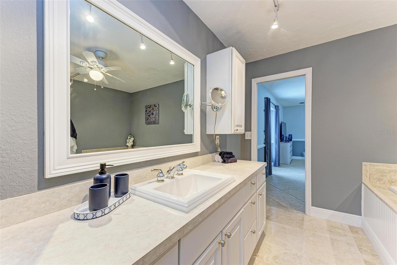 Image 23 of 43 For 6715 12th Avenue Nw