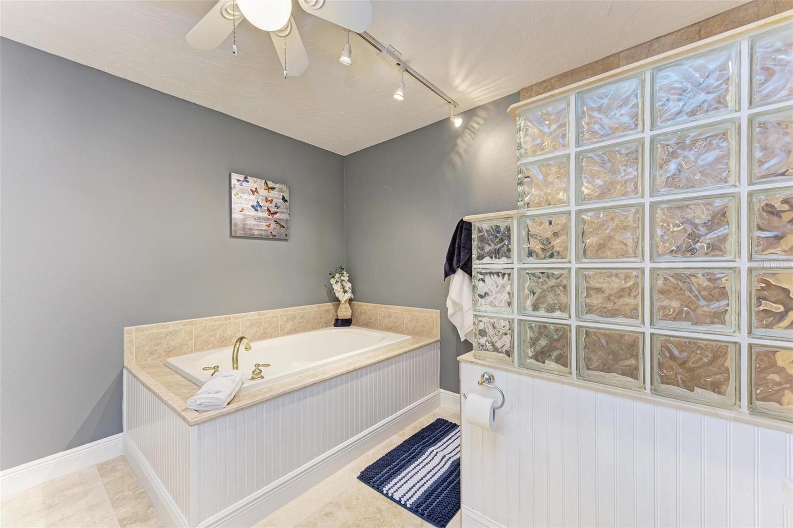 Image 26 of 43 For 6715 12th Avenue Nw