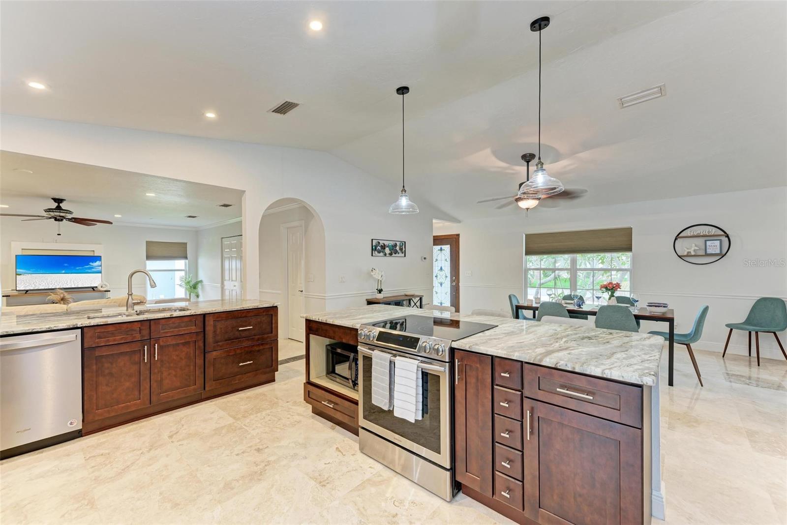 Image 9 of 43 For 6715 12th Avenue Nw