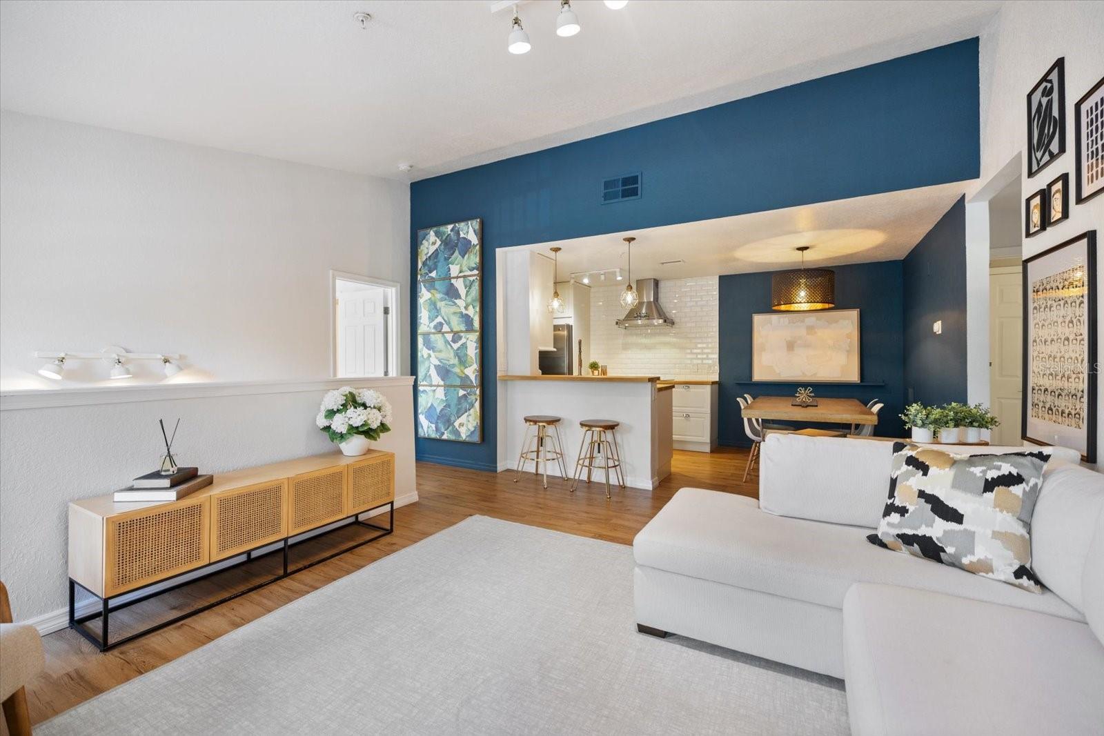 Image 6 of 41 For 7417 Vista Way 203