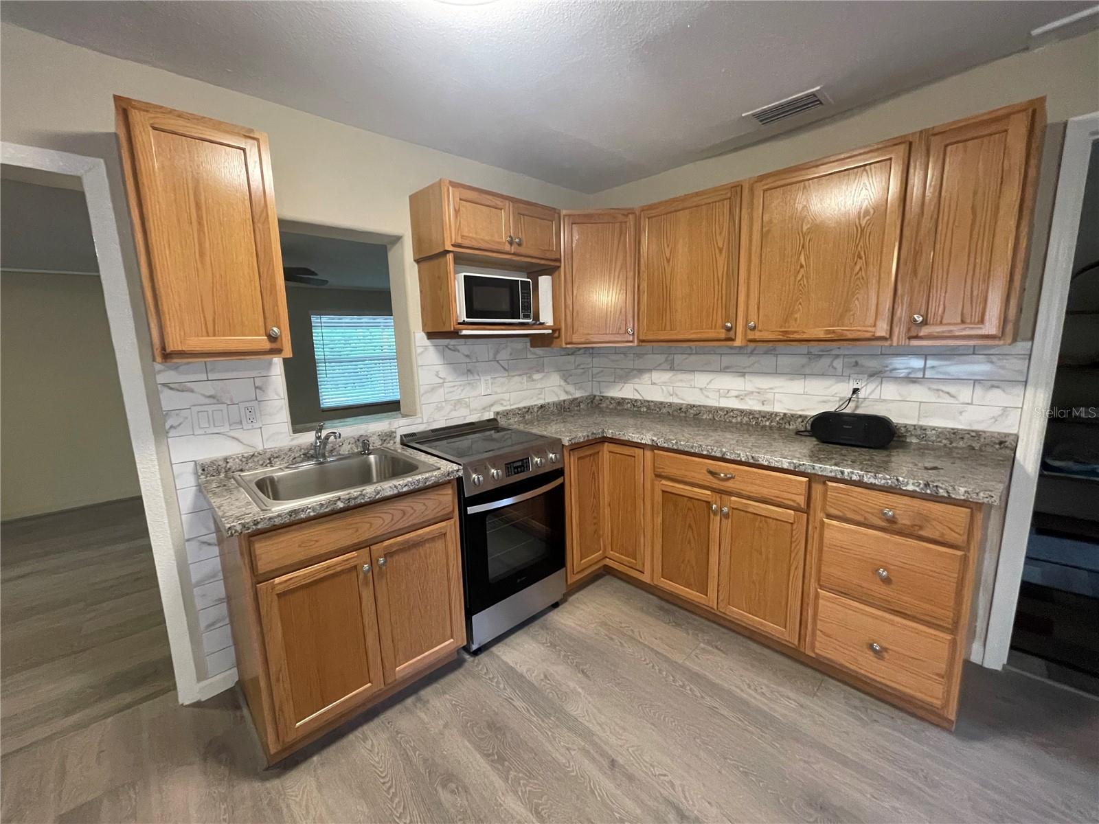 Image 15 of 40 For 1824 7th Avenue E